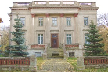 Pałac w Słomowie - elewacja frontowa