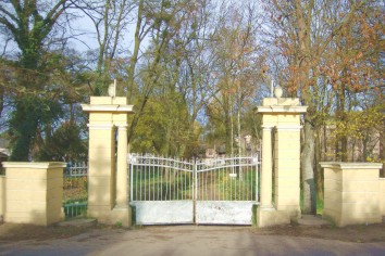 Brama zespołu pałacowo-parkowego w Słomowie