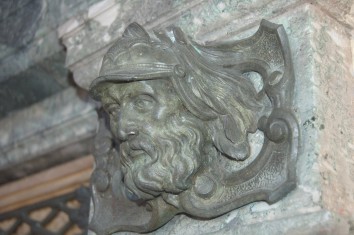 Jeden z detali drzwi kościoła w Słomowie.