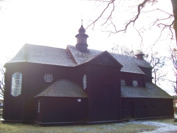 Kościół w Wełnie od strony parku